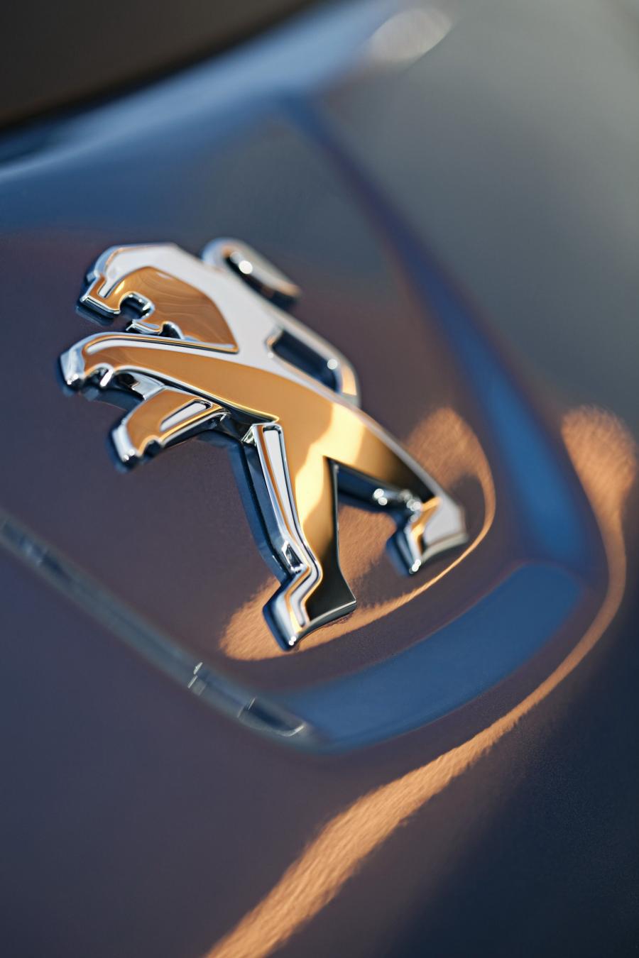  Peugeot iOn 2011 года  (фото 16 из 38)
